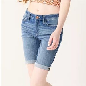 NWT SO Women’s Juniors Low Rise Bermuda Medium Denim Shorts 0/24W 9” Inseam